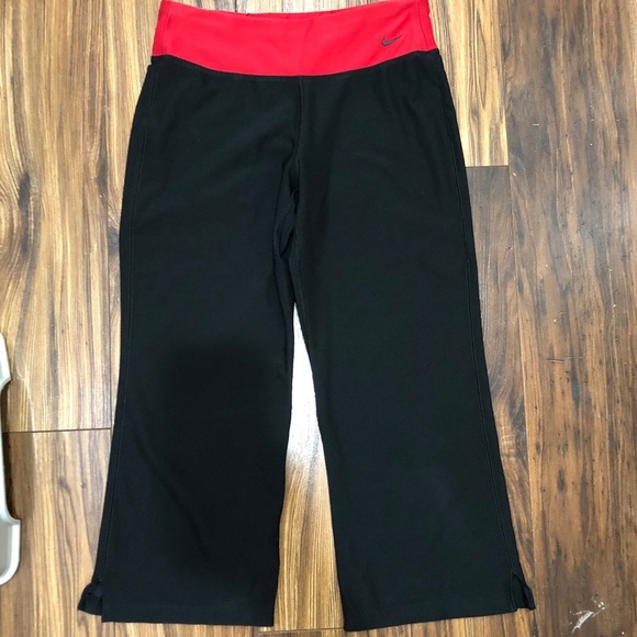 Nike Capri Red pant - Picture 1 of 3